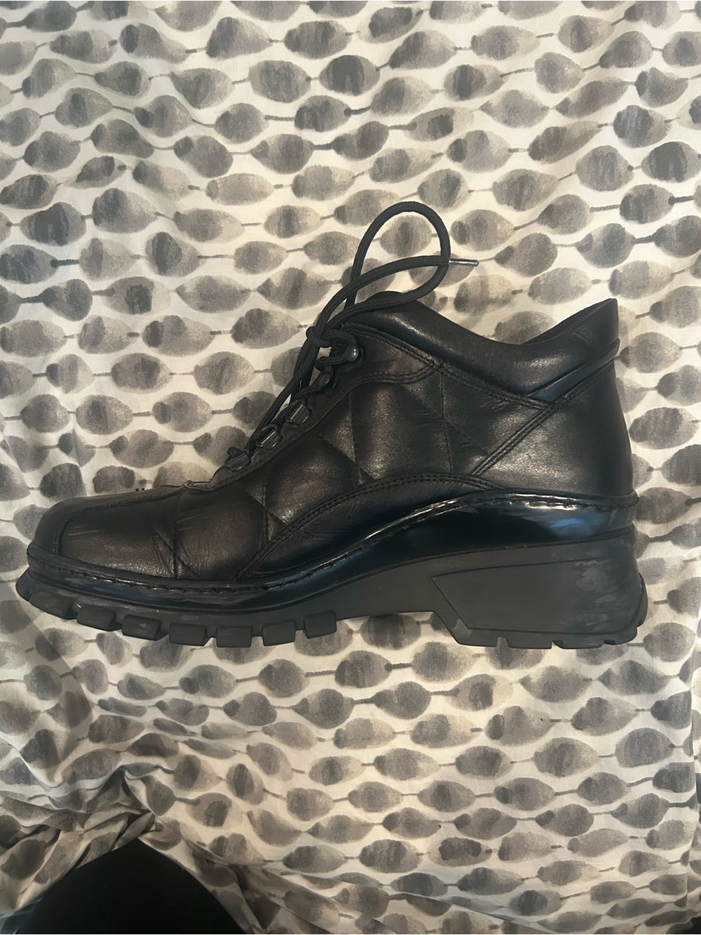 Kenneth Cole Reaction Black Leather Lace-Up Lug-Soled Ankle Boot
